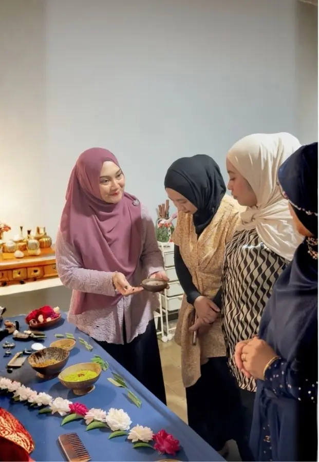 Praktik kelas offline — bimbingan langsung bersama Dian Laras